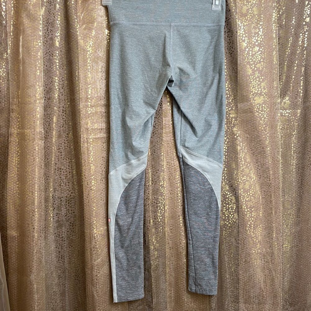 RARE PINK Victorias Secret gray watercolor yoga logo leggings, size XS - Picture 7 of 7